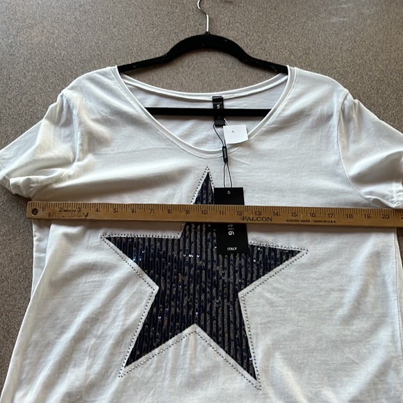 NWT Venti6 vneck white t shirt with fabulous navy sequin star on the front - Picture 4 of 4